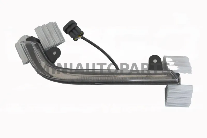 Päevatuled ees vasakul Aixam Emotion