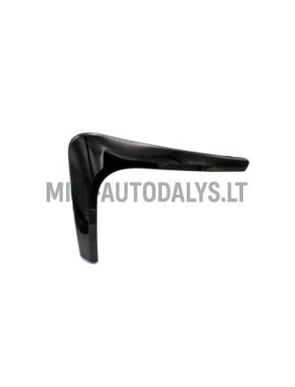 Iluliist esimese stange paremal Ligier JS60 Ultimate (must)